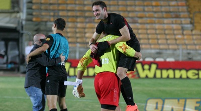 אבידור וקאלה חוגגים בסיום (עמית מצפה)