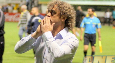 עטר מפריח נשיקה. בחיפה מעריכים שעוד השבוע הוא יסכם (משה חרמון)