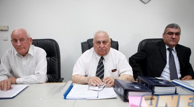 הדיינים בבית הדין (יוסי ציפקיס) הדיינים בבית הדין (יוסי ציפקיס)