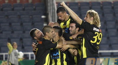 השחקנים חוגגים עם ריקן (גיא בן זיו) השחקנים חוגגים עם ריקן (גיא בן זיו)