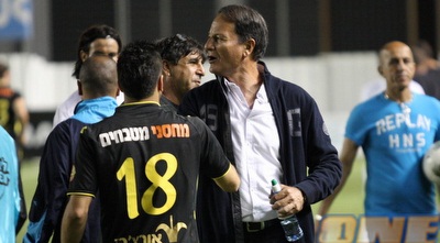 אלי כהן מרוצה. &qout;למכור שחקנים זה לא פיתרון&qout; (גיא בן זיו)