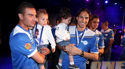 ברק בדש ושמעון אבוחצירא עם הילדים (עמית מצפה)