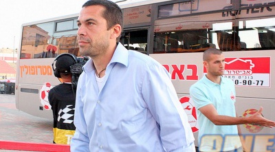 גיא לוי. משחק בכורה (משה חרמון) גיא לוי. משחק בכורה (משה חרמון)