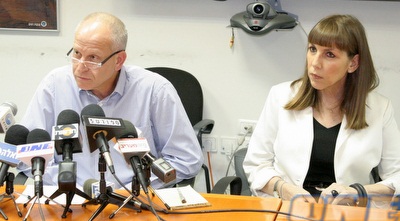 לימור לבנת וצחי פישביין- יו&qout;ר טוטו ווינר (חגי ניזרי) לימור לבנת וצחי פישביין- יו&qout;ר טוטו ווינר (חגי ניזרי)