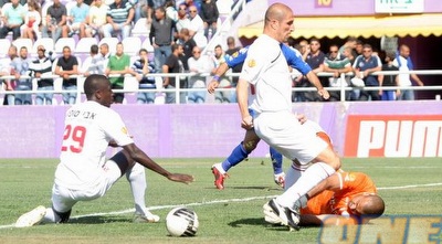 אורן ניסים וצ&acute;אם ממאדו נעצרים על ידי יוסף אזברגה (חגי ניזרי)