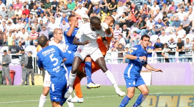 צ&acute;אם ממאדו מקדים את יוסף אזברגה ונוגח פנימה (חגי ניזרי)