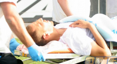 יקיר שינה מפונה לבית החולים (חגי ניזרי) יקיר שינה מפונה לבית החולים (חגי ניזרי)