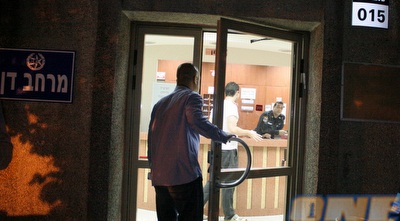 אזברגה מגיע למשטרה (חגי ניזרי) אזברגה מגיע למשטרה (חגי ניזרי)