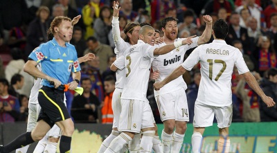 שחקני ריאל חוגגים בקאמפ נואו (רויטרס)