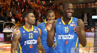 ג´יימס, הנדריקס ולנגפורד. הגארד בירך (משה חרמון)