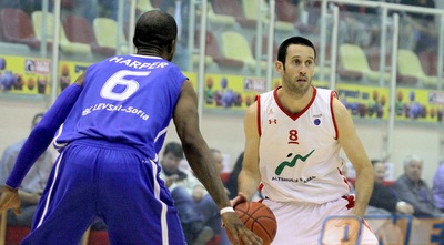 דגן יבזורי מול ארון הארפר (יניב גונן)