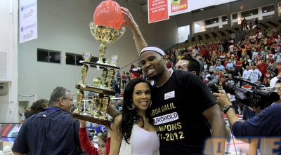 ג´וזף ג´ונס מאושר (יניב גונן)