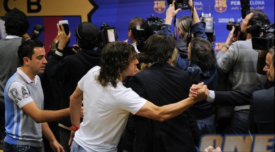 העיתונאים מתעלמים מצ´אבי ופויול, רגע לפני ההודעה (GettyImages)