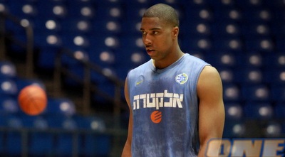 הנדריקס: &qout;אנחנו גאים להיות חלק מהמפעל הזה&qout; (יוסי ציפקיס)