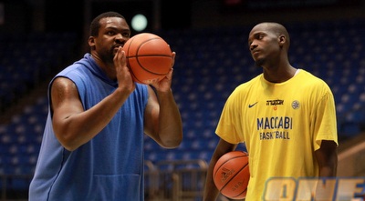 סופו מכוון לסל, ג´יימס מחכה שיסיים כבר (יוסי ציפקיס)