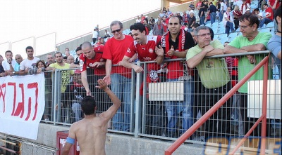 צ´קאנה מודה לקהל שעדיין מאמין שאפשר לעלות (משה חרמון)