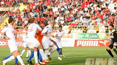 ראיין אדליי בדרך לנגוח (חגי ניזרי)