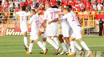 והולך לחגוג עם שחקני הפועל ב&qout;ש את היתרון (חגי ניזרי)