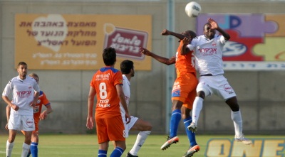 וויליאם סוארס ואימורו לוקמן עולים לנגוח (חגי ניזרי)