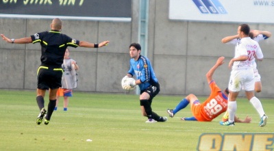 ליאני פוסק שאין פנדל אחרי הנפילה של אובסניקוב (חגי ניזרי)