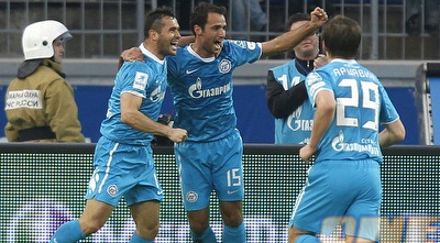 קרז´אקוב, שירוקוב וארשאבין חוגגים במהלך משחק האליפות (רויטרס) קרז´אקוב, שירוקוב וארשאבין חוגגים במהלך משחק האליפות (רויטרס)