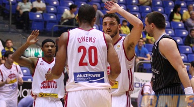 שחקני צדביטה חוגגים בסיום. משחק ירוליג לכל דבר (שי לוי) שחקני צדביטה חוגגים בסיום. משחק ירוליג לכל דבר (שי לוי)