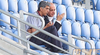 אבי ואיציק לוזון. המנכ&qout;ל בטוח שיחזיר את עמוס לקבוצה (משה חרמון) אבי ואיציק לוזון. המנכ&qout;ל בטוח שיחזיר את עמוס לקבוצה (משה חרמון)