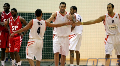 שחקני נס ציונה מאושרים מהקאמבק (משה חרמון) שחקני נס ציונה מאושרים מהקאמבק (משה חרמון)