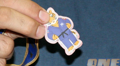 אריק מציג את הלוגו של אליפות אירופה (חגי ניזרי) אריק מציג את הלוגו של אליפות אירופה (חגי ניזרי)