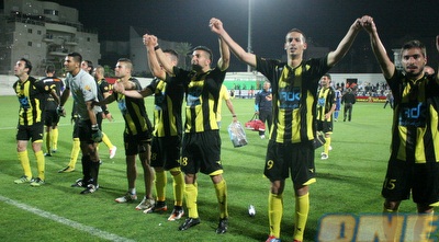 שחקני בית&qout;ר ירושלים חוגגים (חגי ניזרי)