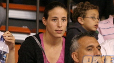 שי דורון צופה במשחק (חגי ניזרי)