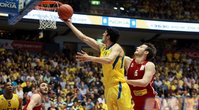 אליהו קולע עוד שתי נקודות (יוסי ציפקיס) אליהו קולע עוד שתי נקודות (יוסי ציפקיס)