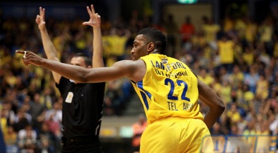 לנגפורד מרוצה אחרי עוד שלשה (יוסי ציפקיס) לנגפורד מרוצה אחרי עוד שלשה (יוסי ציפקיס)