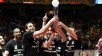 מכבי חוגגת זכייה באדריטאית (יוסי ציפקיס)