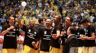 מכבי חוגגת זכייה באדריטאית (יוסי ציפקיס) מכבי חוגגת זכייה באדריטאית (יוסי ציפקיס)