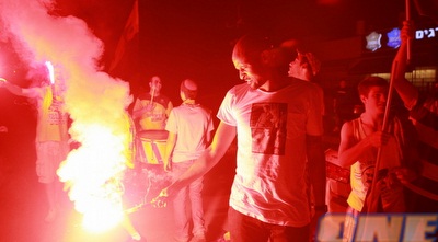 דווין סמית´ מדליק את האוהדים (יוסי ציפקיס) דווין סמית´ מדליק את האוהדים (יוסי ציפקיס)