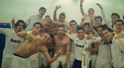 שחקנים ריאל חוגגים בחדר ההלבשה (ONE)