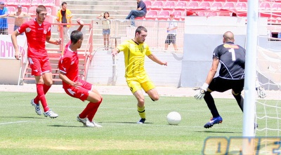 מרגוליס שולח פס רוחב שהפעם לא מצא רגל מסיימת (משה חרמון) מרגוליס שולח פס רוחב שהפעם לא מצא רגל מסיימת (משה חרמון)