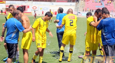 שחקני מכבי ת&qout;א חוגגים את האליפות (משה חרמון) שחקני מכבי ת&qout;א חוגגים את האליפות (משה חרמון)