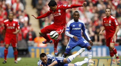 לואיס סוארס משאיר אבק לג´ון טרי (רויטרס)