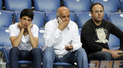 אבי לוזון ביציע (יוסי ציפקיס) אבי לוזון ביציע (יוסי ציפקיס)