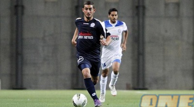 גידי קניוק. כבש לזכות מכבי פ&qout;ת (יוסי ציפקיס)