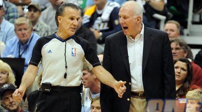 פופוביץ´ צורח על מאואר. זה השתלם (GettyImages)