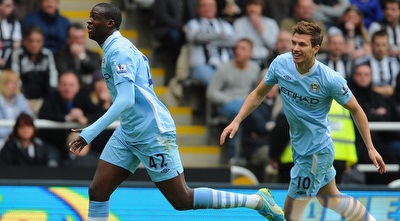 טורה ודזקו חוגגים מול ניוקאסל (GettyImages)