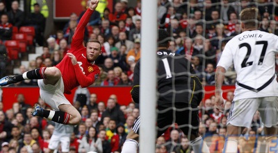 וויין רוני בניסיון בעיטה אקרובטי משהו (רויטרס)