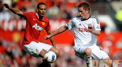 ריו פרדיננד מול גילפי סיגורדסון (GettyImages)