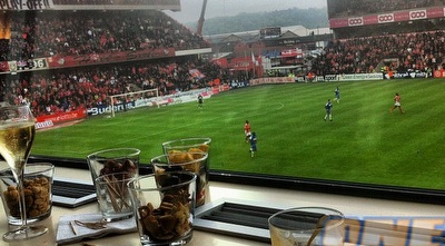 תמונה מ´בוקס´ השחקנים של סטנדרד מהטוויטר של מאור בוזגלו