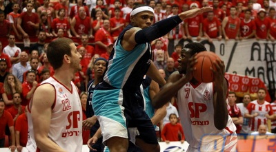 מילר מעל קלי, נאור משקיף (יוסי ציפקיס)