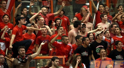 אוהדי הפועל בהדר יוסף. גם הם חתומים על הניצחון (יוסי ציפקיס)