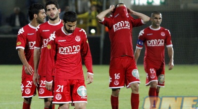 שחקני הפועל ת&qout;א מתוסכלים (יוסי ציפקיס)